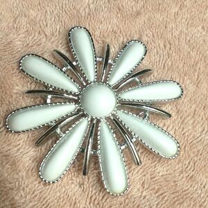 Vintage, Sarah Coventry, flower brooch.